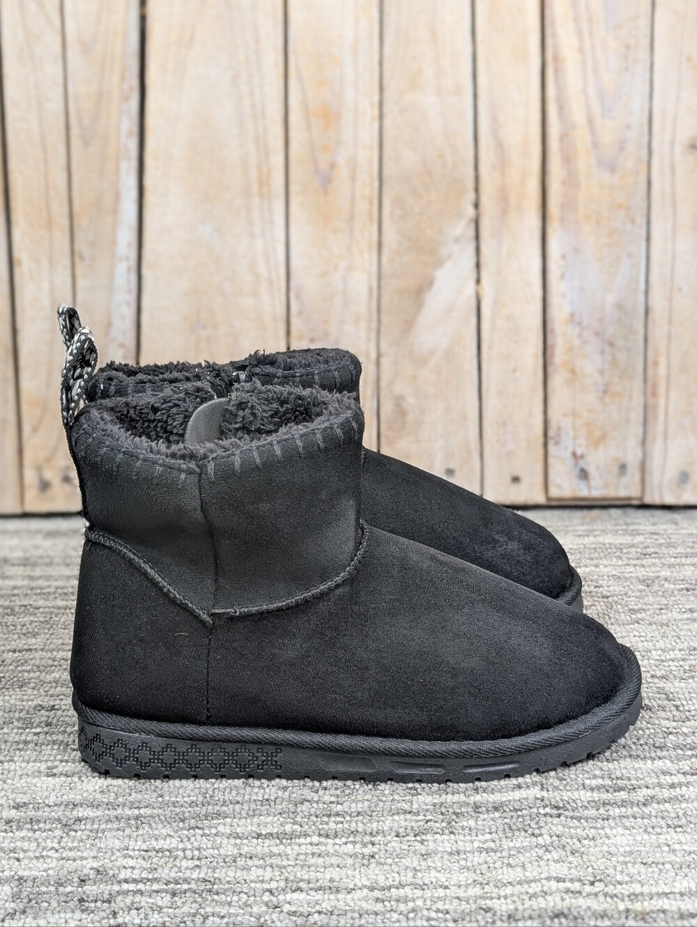 MukLuks: Tatum Winter Boots - Black Suede - Size 8